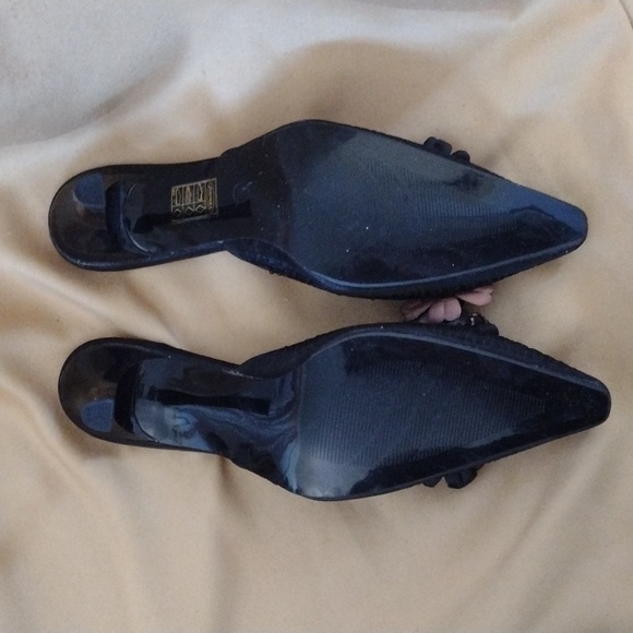 Black Kitten Heels with Floral Details 9 - Picture 4 of 5